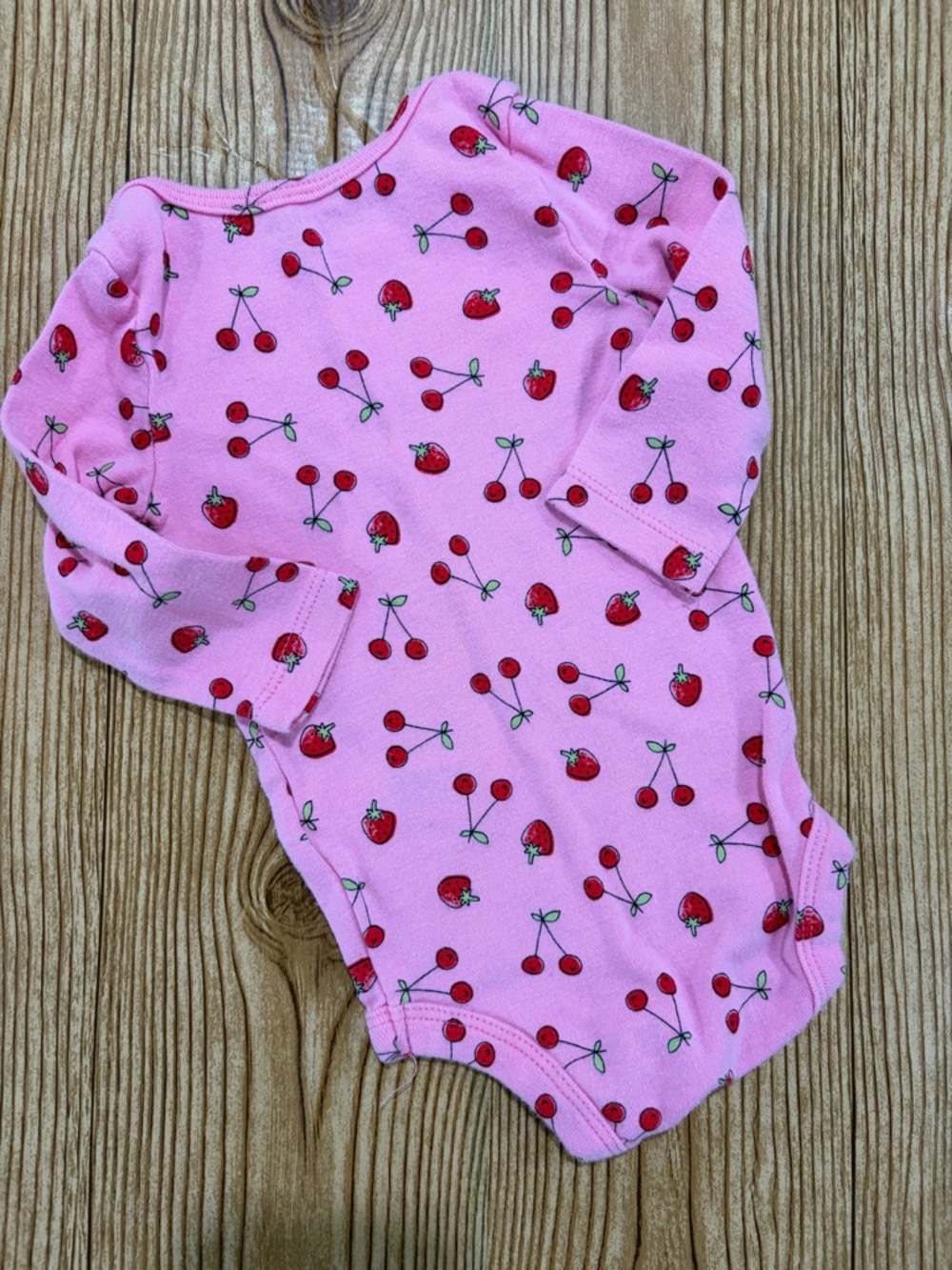 7/$20 Joe Fresh Pink Cherry & Strawberry Print Long-Sleeve Baby One-Piece Cotton - Picture 2 of 4